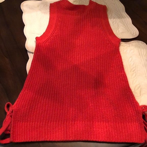 LOFT Ribbed Knit Sleeveless, tie bottom sides, cotton/linen/rayon blend sweater - Picture 7 of 10